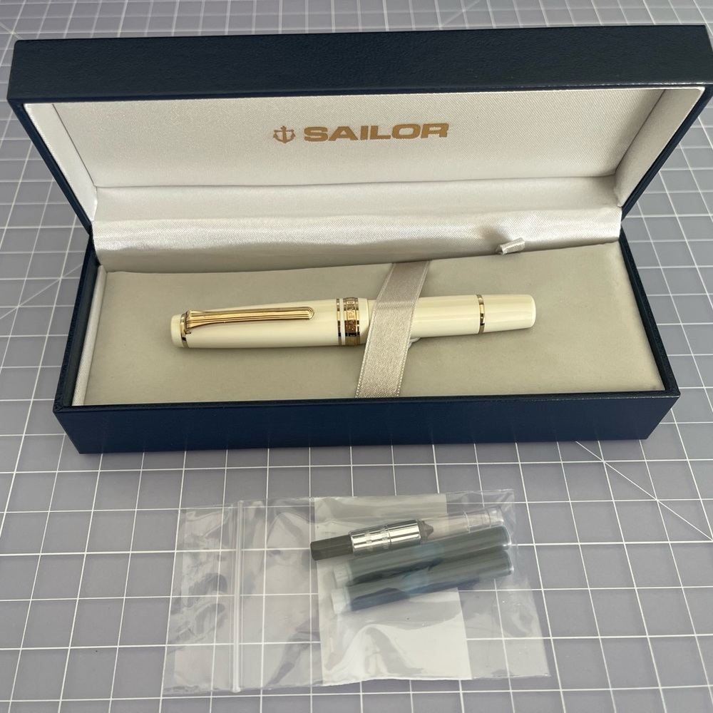 SOLD Sailor pro gear slim mini 14K beni white EF nib fountain pen